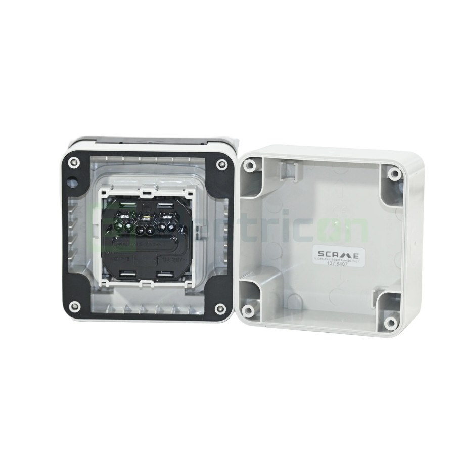 Priza 2P+E, cu capac fumuriu, aplicata, alb, IP66, Protecta, SCAME, 137.6407