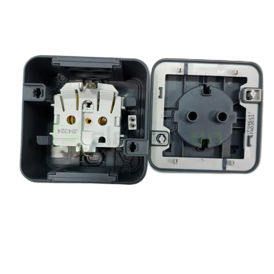 Priză 2P+E, cu capac opac, aplicat, cu port etichetă și cheie, orizontală, IP55, Berker W1, Hager, 47393505