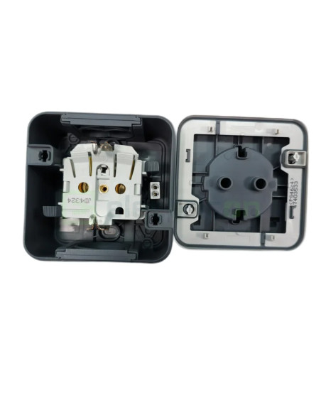 Priză 2P+E, cu capac opac, aplicat, cu port etichetă și cheie, orizontală, IP55, Berker W1, Hager, 47393505