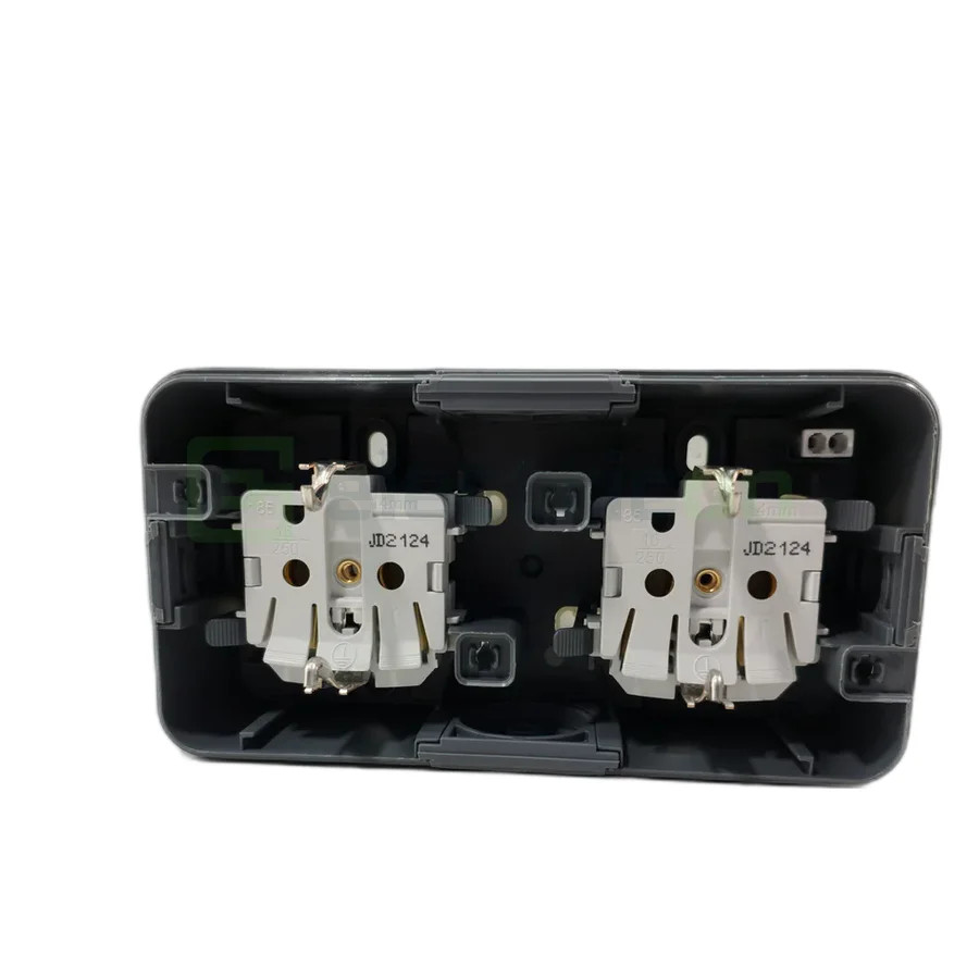Priză 2P+E, dublă cu capac opac, aplicat, cu port etichetă și cheie, orizontală, IP55, Berker W1, Hager, 47893525