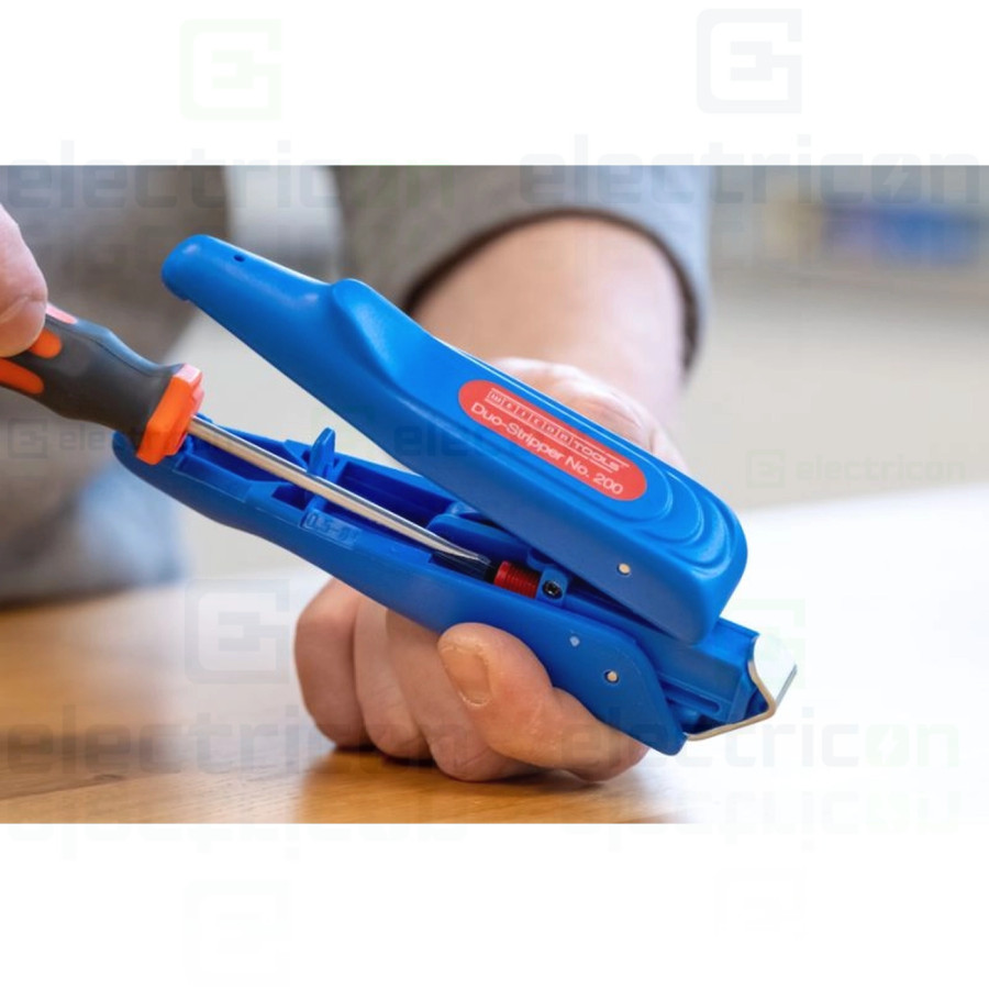 Unealta pentru inlaturarea mantalei si dezizolarea cablurilor, nr.200, interval de dezizolare 0,5 - 6 mm²/ inlaturare manta Ø4 -