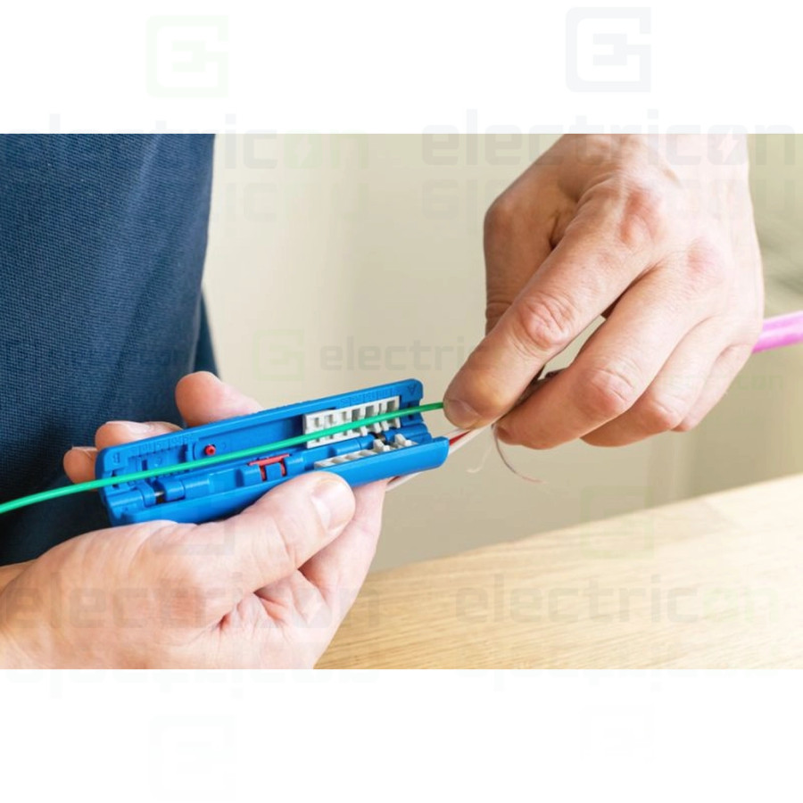 Unealta pentru inlaturarea mansonului de pe cablurile de fibra optica