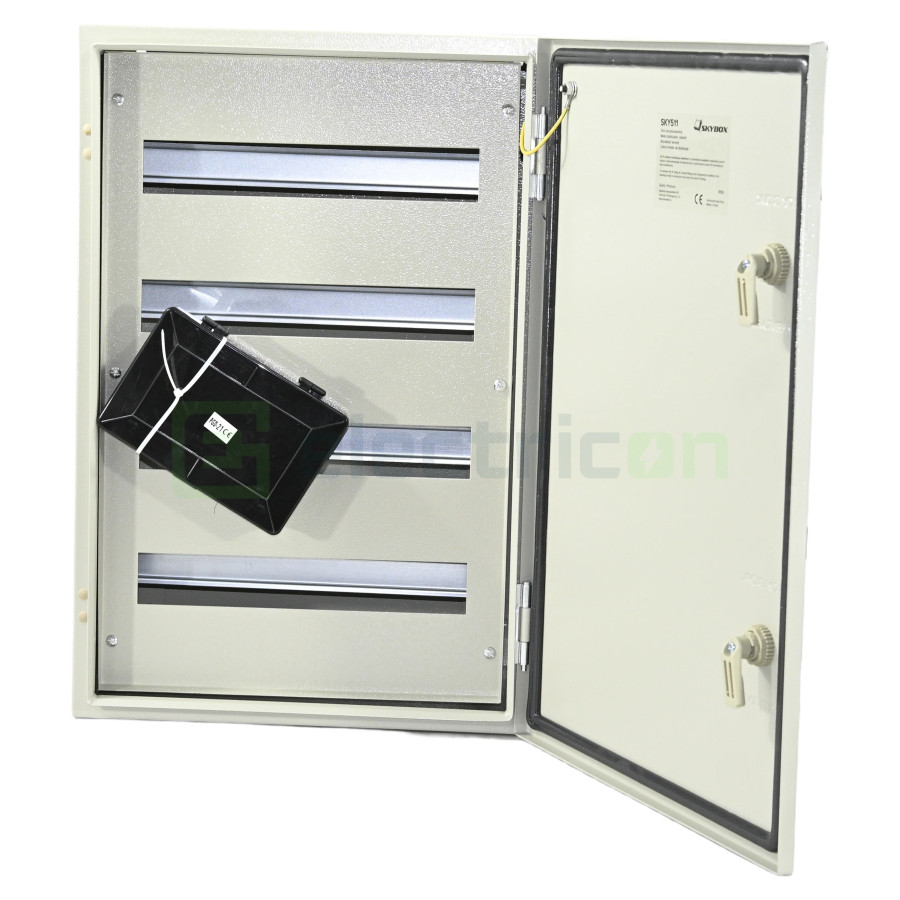 Cutie metalică SKYBOX 64 module IP65 cu ușă