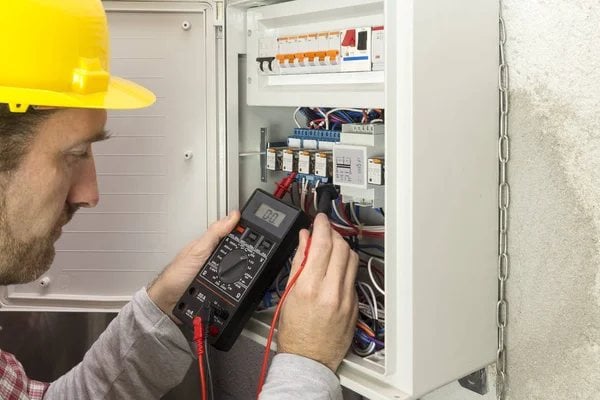 3. Citire contor electric - ce probleme pot aparea si cum se pot rezolva in timp util_Masurarea curentului electric, electrician