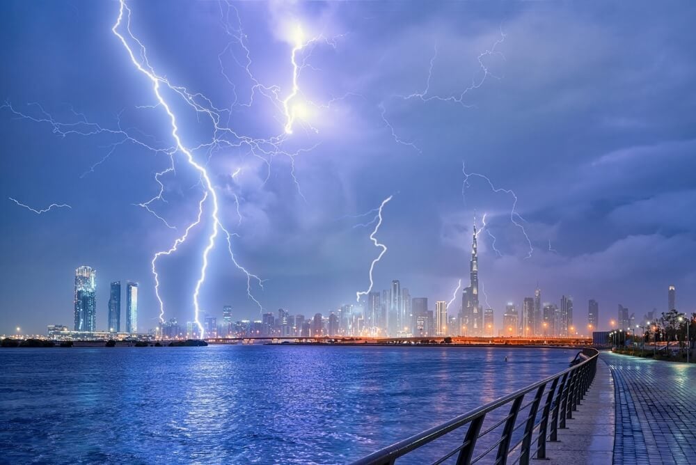 Cauzele fluctuațiilor de tensiune și rolul unui stabilizator de tensiune (inclusiv de 220V) în protejarea aparaturii electrice