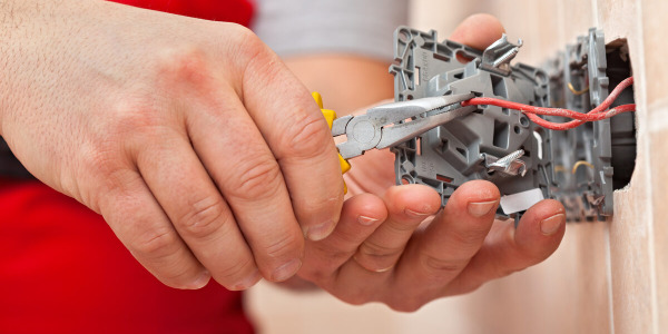 Instalația electrică - ghidul tău pentru un obiectiv alimentat în siguranță cu energie electrică