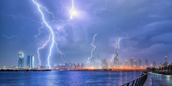 Cauzele fluctuațiilor de tensiune și rolul unui stabilizator de tensiune (inclusiv de 220V) în protejarea aparaturii electrice