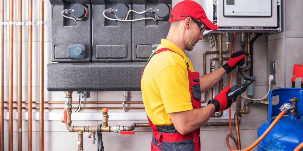 Instalarea unei pompe de căldură – ghid tehnic pentru dimensionarea instalației electrice