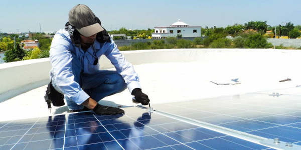 Montarea panourilor fotovoltaice - calea spre independenta energetica individuala